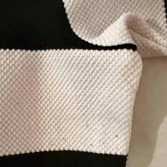 Ann Taylor Factory Classic Black & White Striped Women's Top Size M - Picture 4 of 6